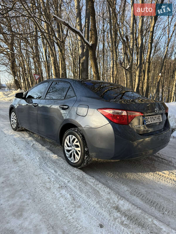 Седан Toyota Corolla 2018 в Львове