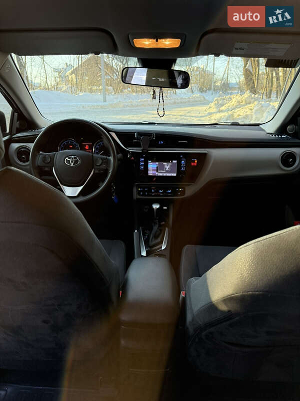 Седан Toyota Corolla 2018 в Львове