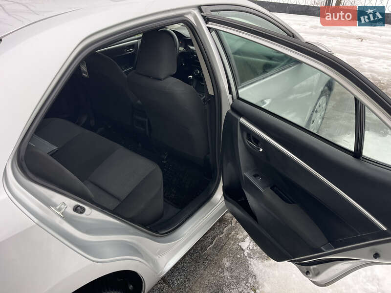 Седан Toyota Corolla 2016 в Киеве