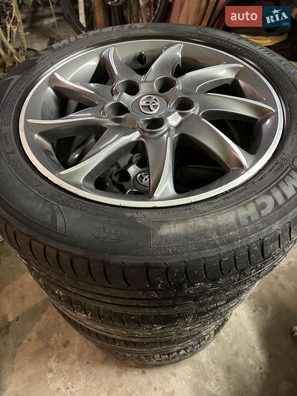 Седан Toyota Corolla 2016 в Киеве