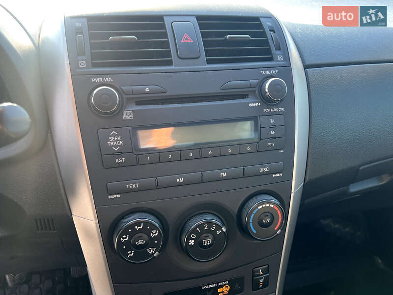 Седан Toyota Corolla 2009 в Козельщине