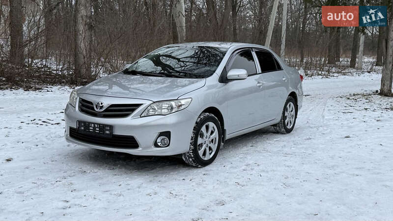 Седан Toyota Corolla 2012 в Желтых Водах