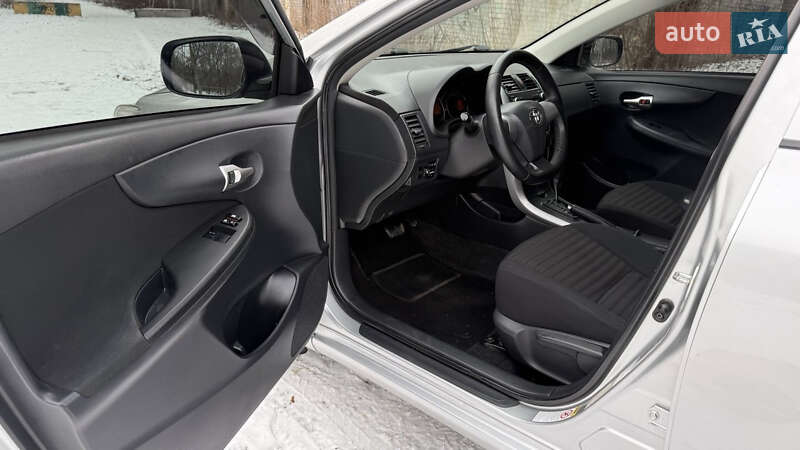 Седан Toyota Corolla 2012 в Желтых Водах