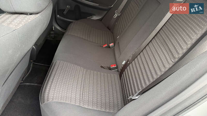 Седан Toyota Corolla 2012 в Желтых Водах