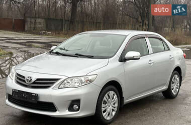 Седан Toyota Corolla 2011 в Жовтих Водах
