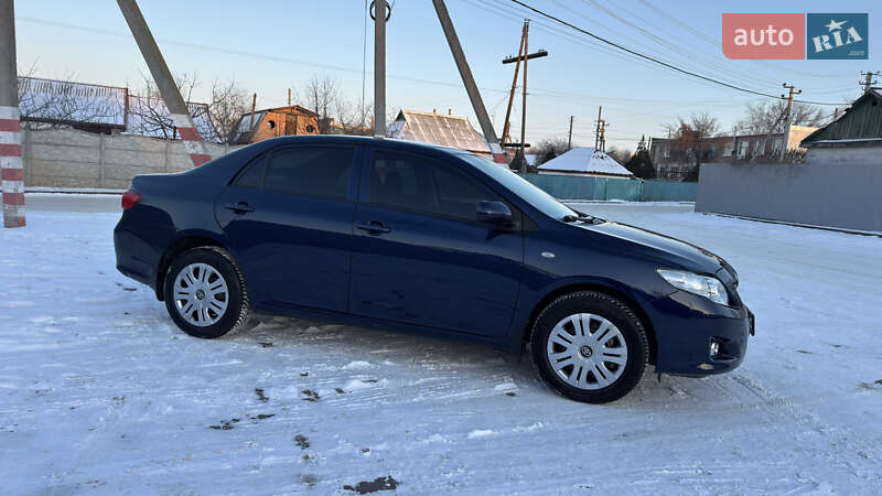 Седан Toyota Corolla 2008 в Кременчуге