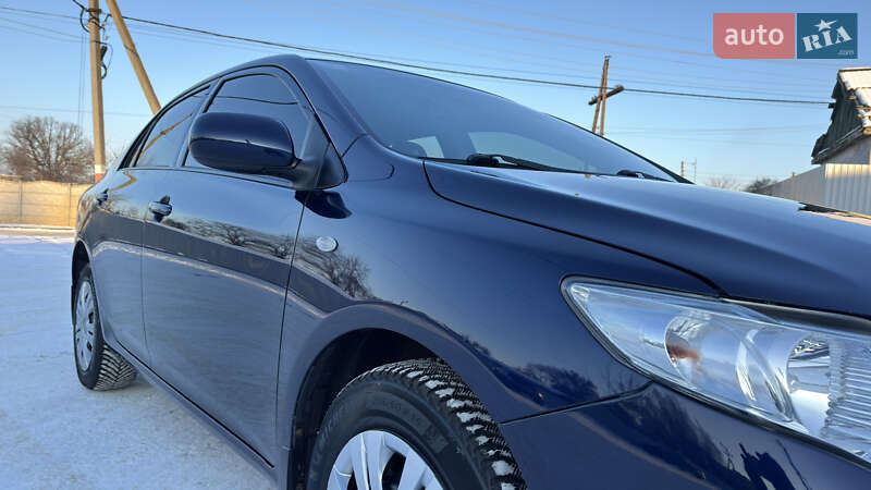 Седан Toyota Corolla 2008 в Кременчуге