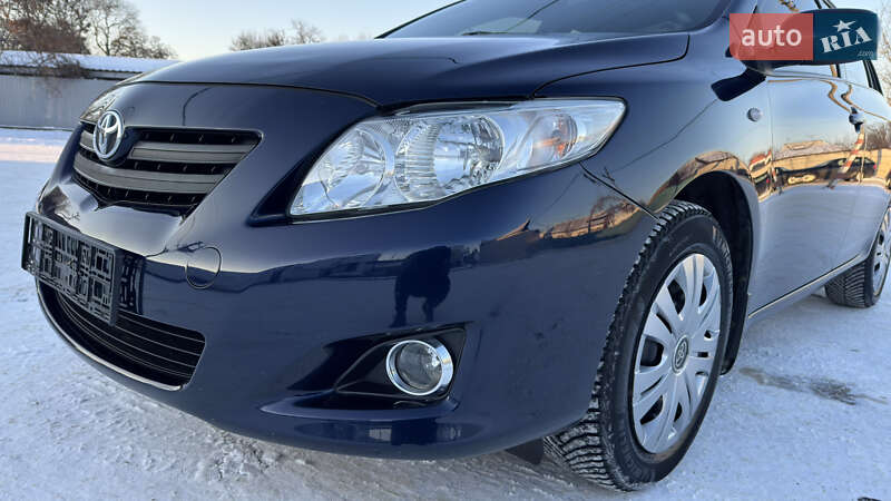 Седан Toyota Corolla 2008 в Кременчуге