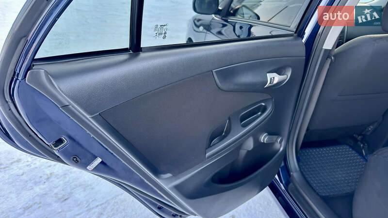 Седан Toyota Corolla 2008 в Кременчуге