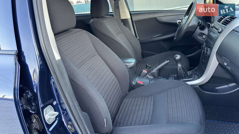 Седан Toyota Corolla 2008 в Кременчуге