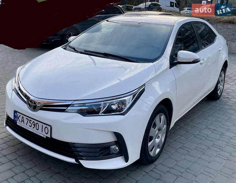 Седан Toyota Corolla 2017 в Киеве