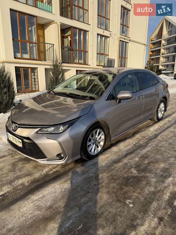 Седан Toyota Corolla 2019 в Буче