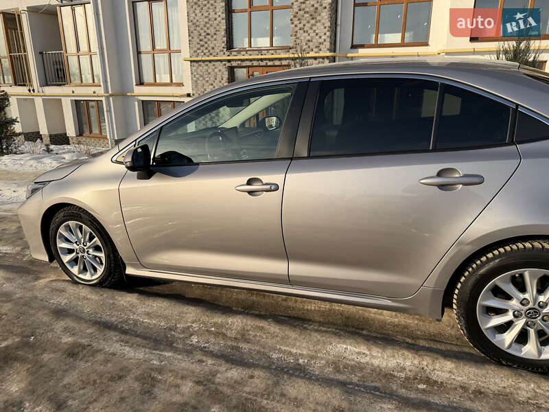 Седан Toyota Corolla 2019 в Буче