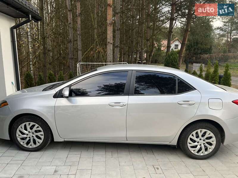Седан Toyota Corolla 2018 в Полтаве