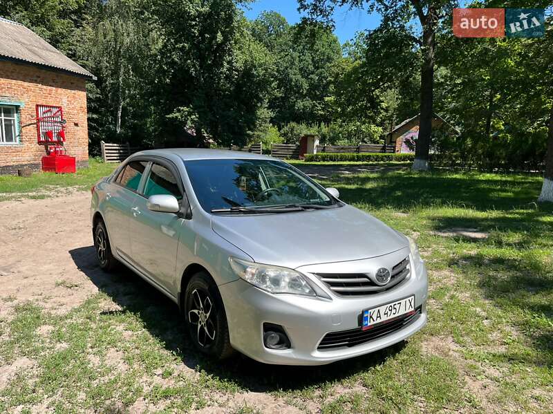 Седан Toyota Corolla 2010 в Чернухах
