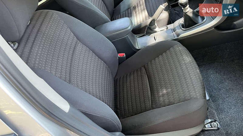 Седан Toyota Corolla 2010 в Чернухах