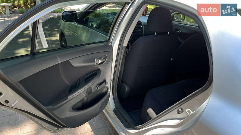 Седан Toyota Corolla 2010 в Чернухах