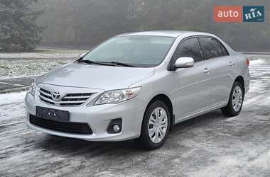 Седан Toyota Corolla 2012 в Жовтих Водах