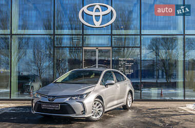 Седан Toyota Corolla 2022 в Дніпрі