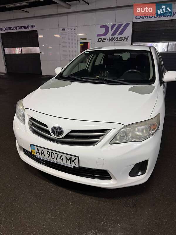 Седан Toyota Corolla 2012 в Киеве