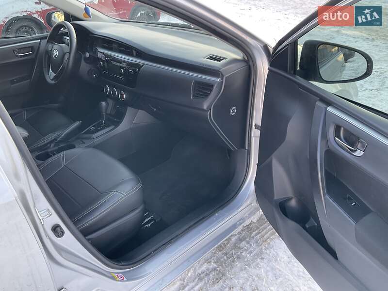 Седан Toyota Corolla 2016 в Киеве