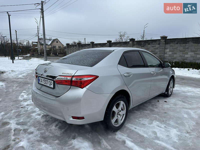 Седан Toyota Corolla 2016 в Киеве