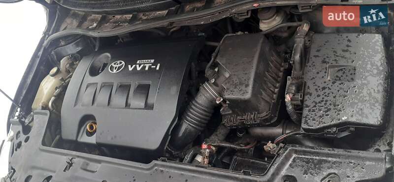 Седан Toyota Corolla 2006 в Чернигове