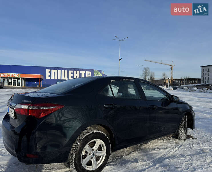 Седан Toyota Corolla 2013 в Тернополе