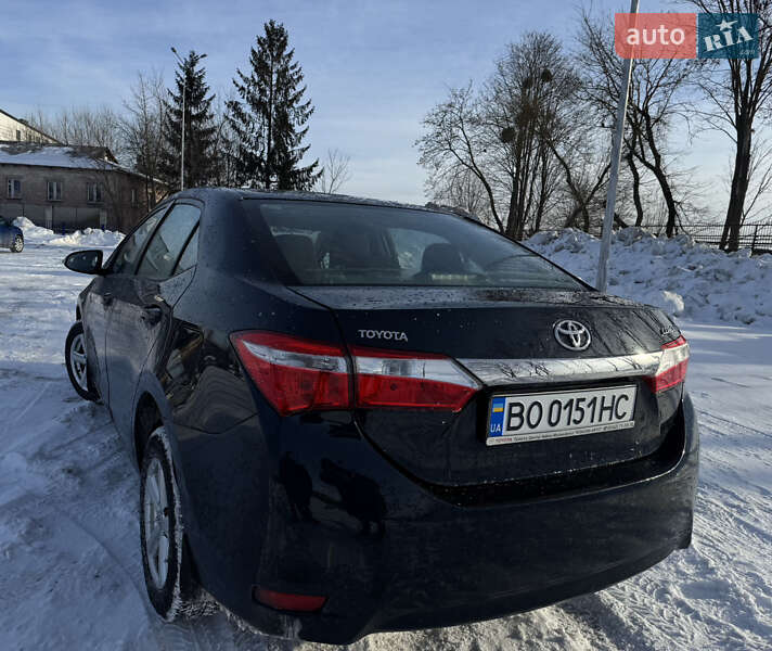 Седан Toyota Corolla 2013 в Тернополе