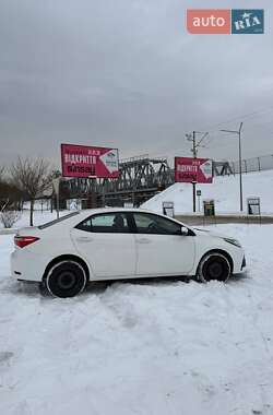 Седан Toyota Corolla 2016 в Ирпене