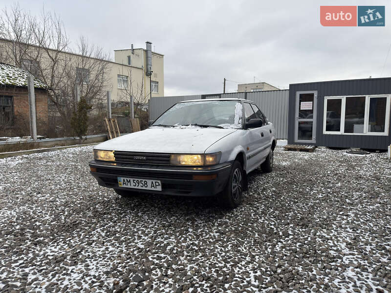 Хэтчбек Toyota Corolla 1988 в Бердичеве фото Хэтчбек Toyota Corolla 1988 в Бердичеве