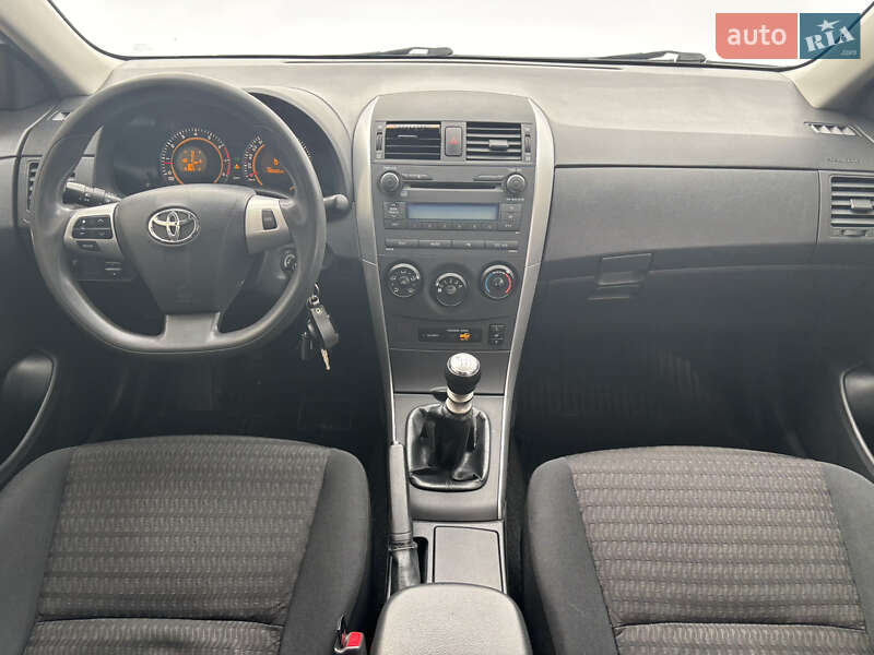 Седан Toyota Corolla 2012 в Києві