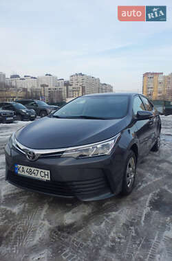 Седан Toyota Corolla 2016 в Киеве