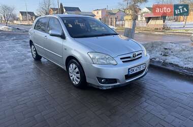 Хетчбек Toyota Corolla 2004 в Рівному