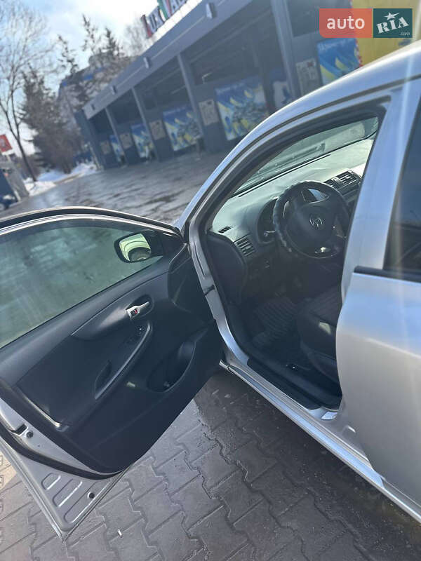 Седан Toyota Corolla 2008 в Тернополе