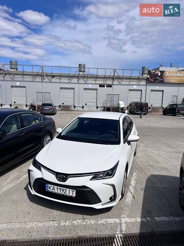 Седан Toyota Corolla 2021 в Киеве