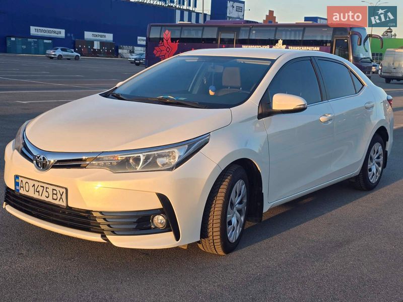 Седан Toyota Corolla 2018 в Мукачево