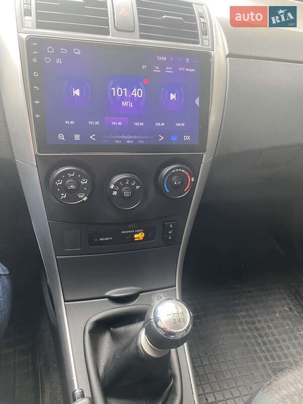 Седан Toyota Corolla 2011 в Сумах