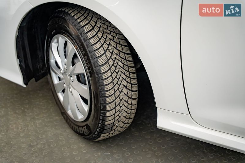 Седан Toyota Corolla 2020 в Киеве