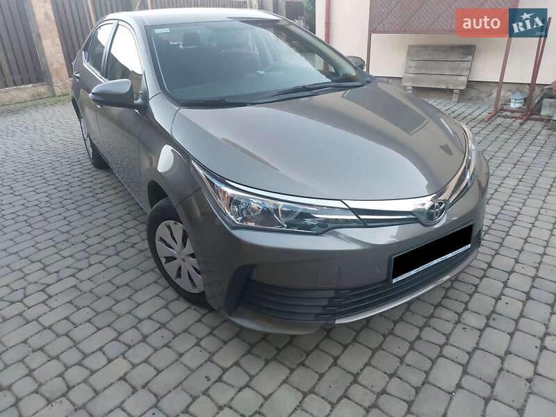 Седан Toyota Corolla 2016 в Луцке