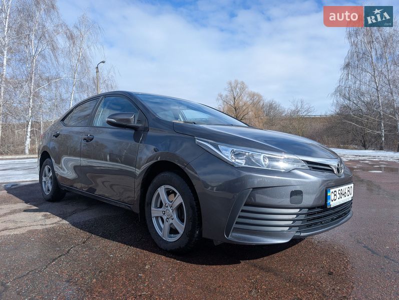 Седан Toyota Corolla 2017 в Киеве