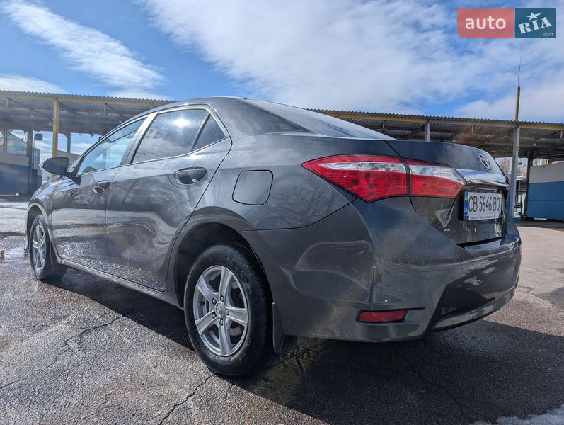 Седан Toyota Corolla 2017 в Киеве