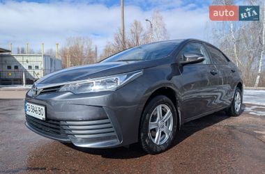 Седан Toyota Corolla 2017 в Киеве