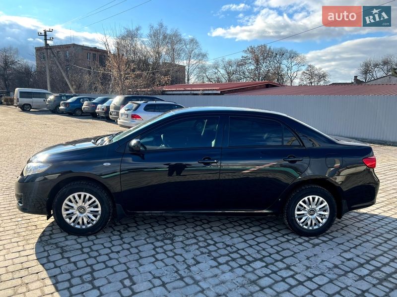 Седан Toyota Corolla 2009 в Кременчуге