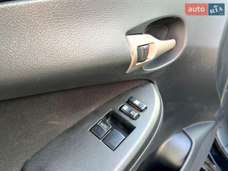 Седан Toyota Corolla 2009 в Кременчуге