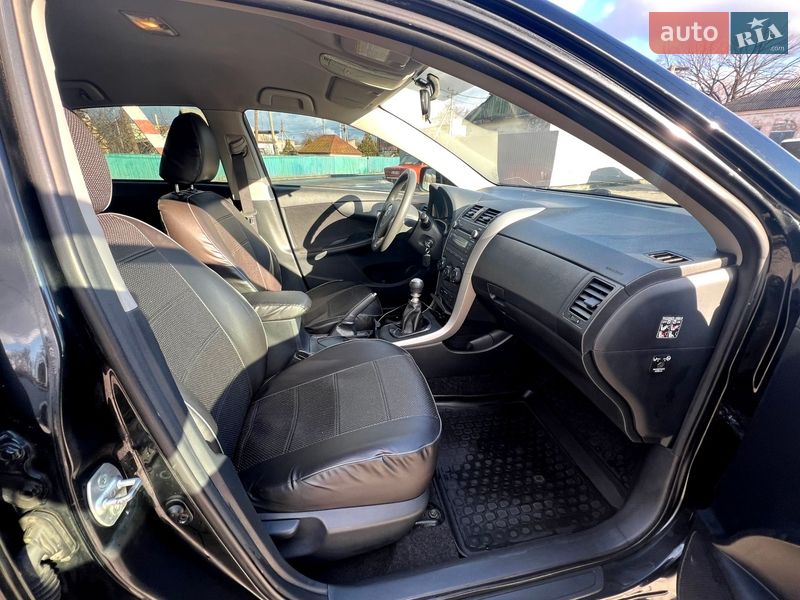 Седан Toyota Corolla 2009 в Кременчуге