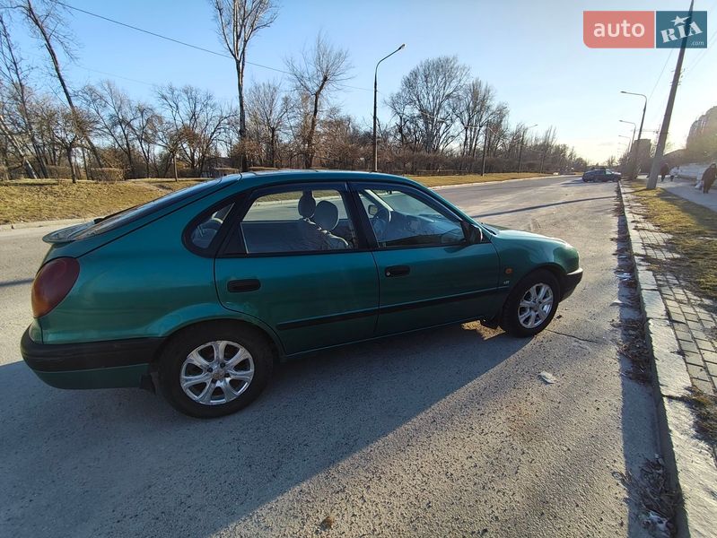 Хэтчбек Toyota Corolla 1999 в Запорожье