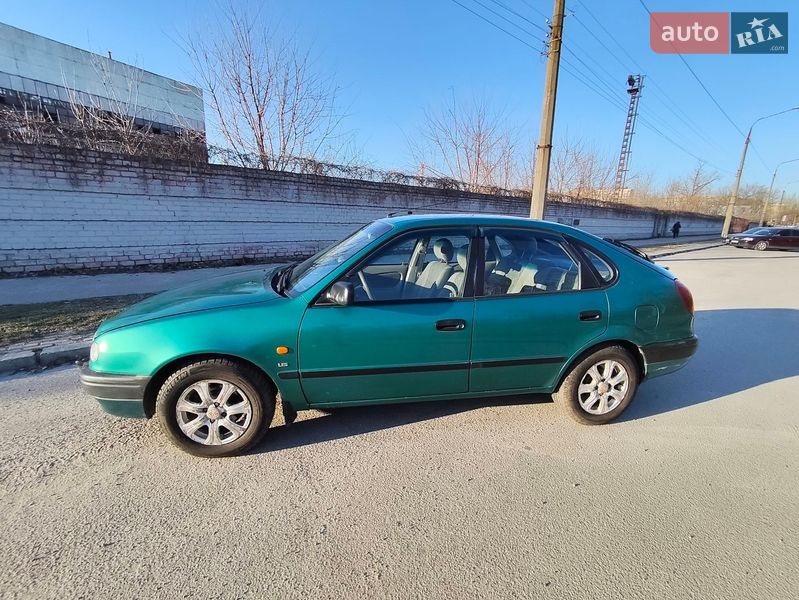 Хэтчбек Toyota Corolla 1999 в Запорожье