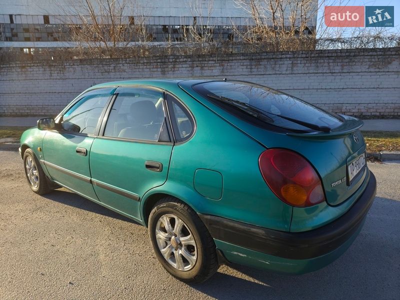 Хэтчбек Toyota Corolla 1999 в Запорожье