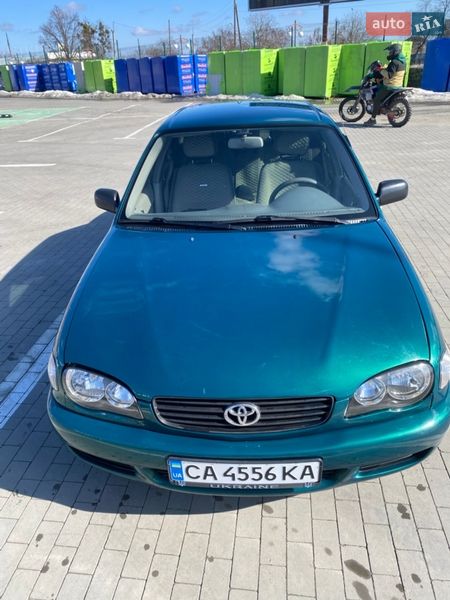 Седан Toyota Corolla 2000 в Умани